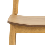 Actona Barlow Stuhl aus hellem Eichenholz – Detailansicht Sitzfläche aus Schichtholz, Scandinavian Design