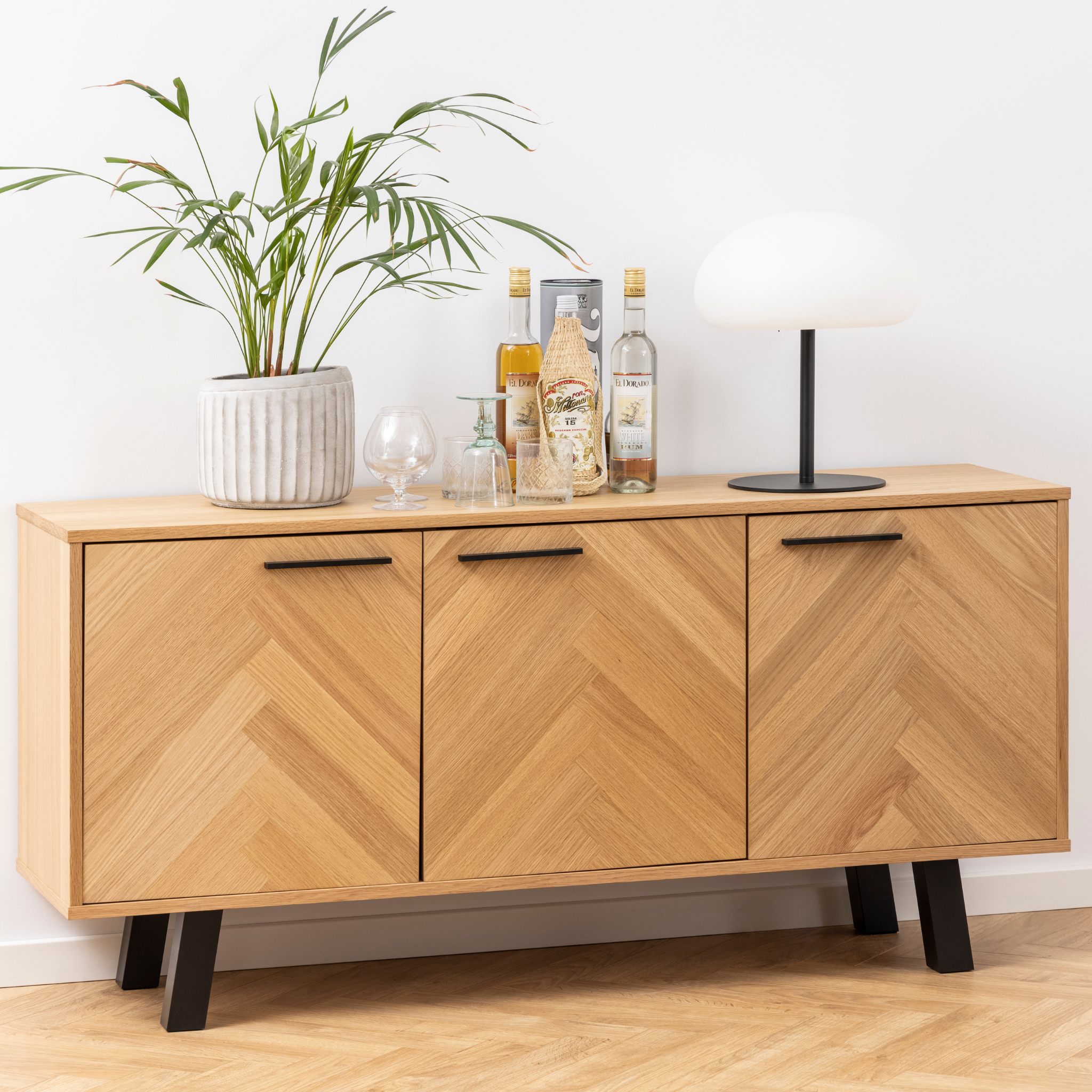 Buffet intemporel en placage chêne