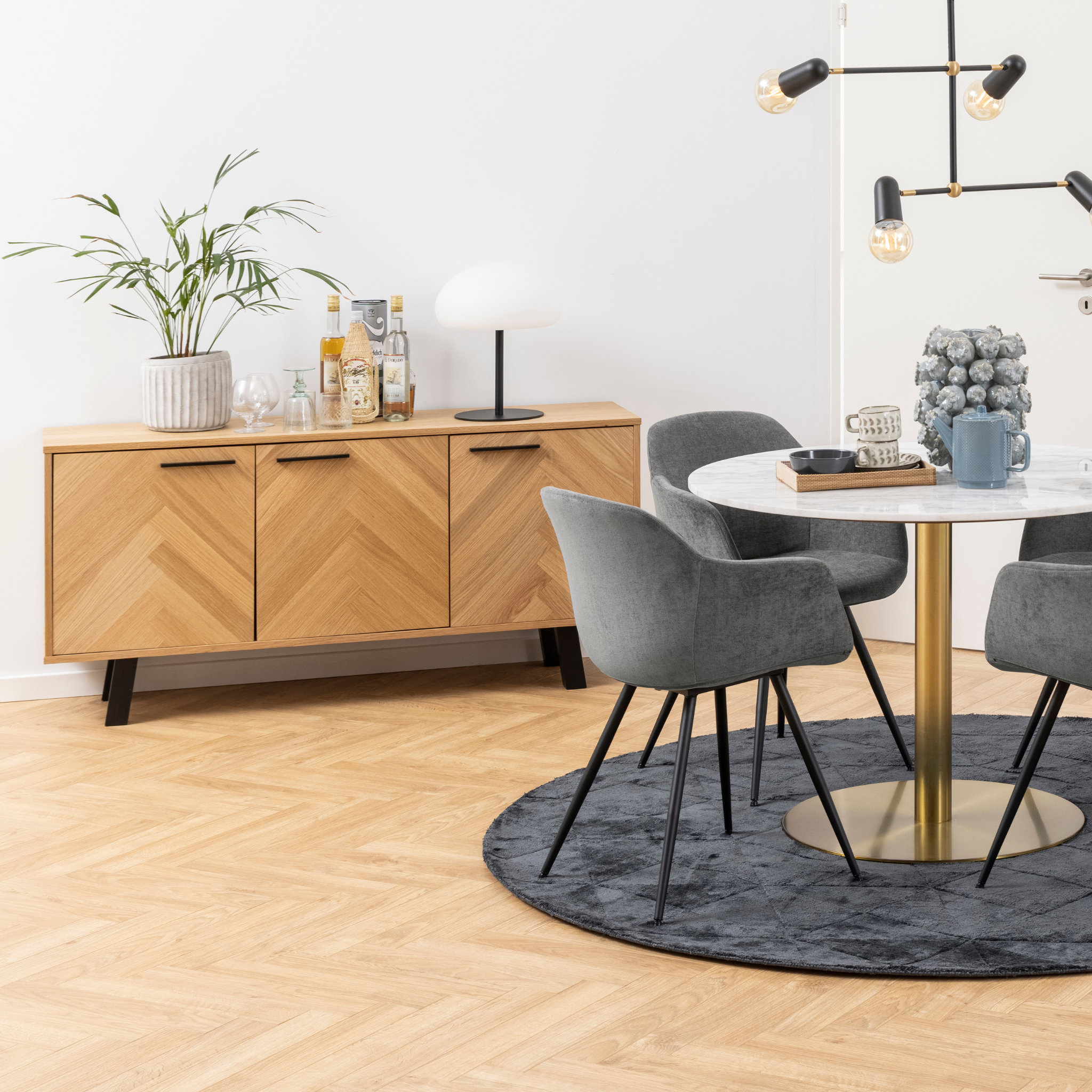 Buffet intemporel en placage chêne