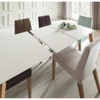 Ausziehbarer Esstisch Bonny 120-165cm in Weiss/Eiche mit bunten Polsterstühlen in modernem Esszimmer