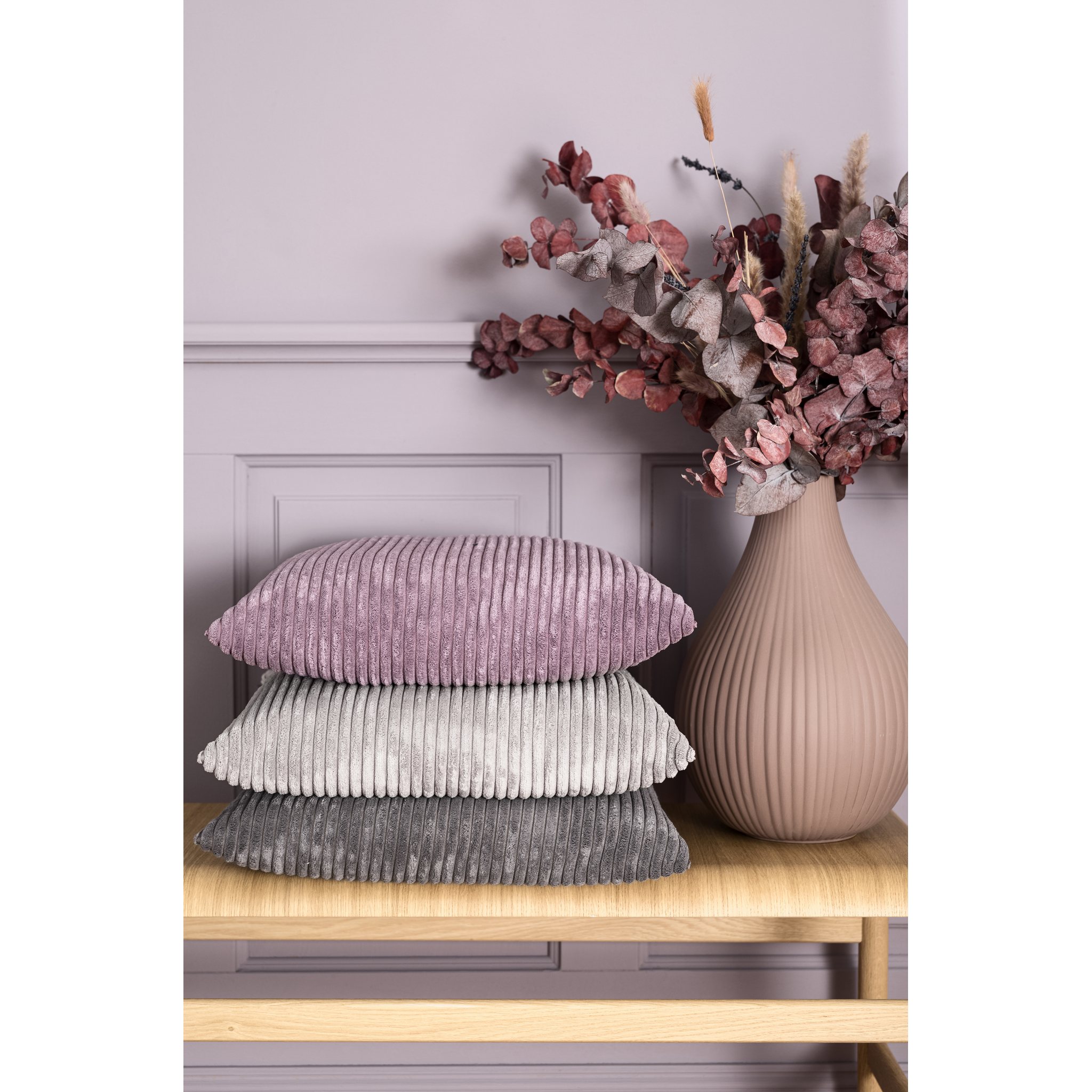 Coussin Shara 45x45 cm, velours côtelé pelucheux, anthracite, garnissage de qualité supérieure