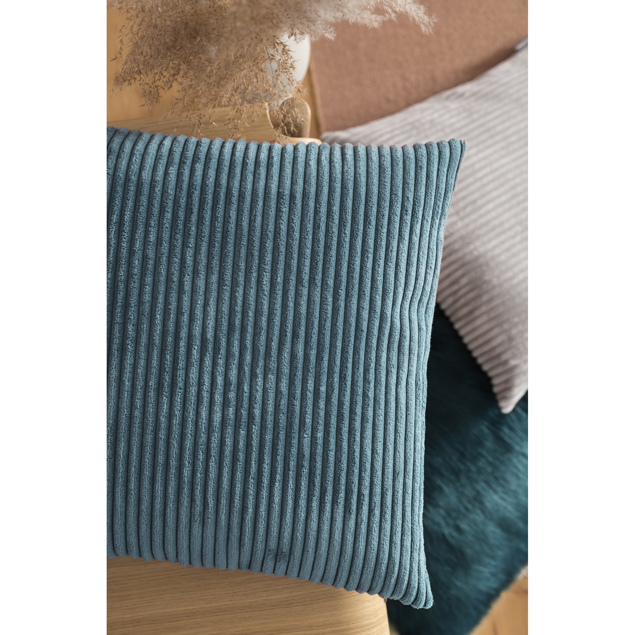 Coussin Shara 45x45 cm, velours côtelé pelucheux, anthracite, garnissage de qualité supérieure