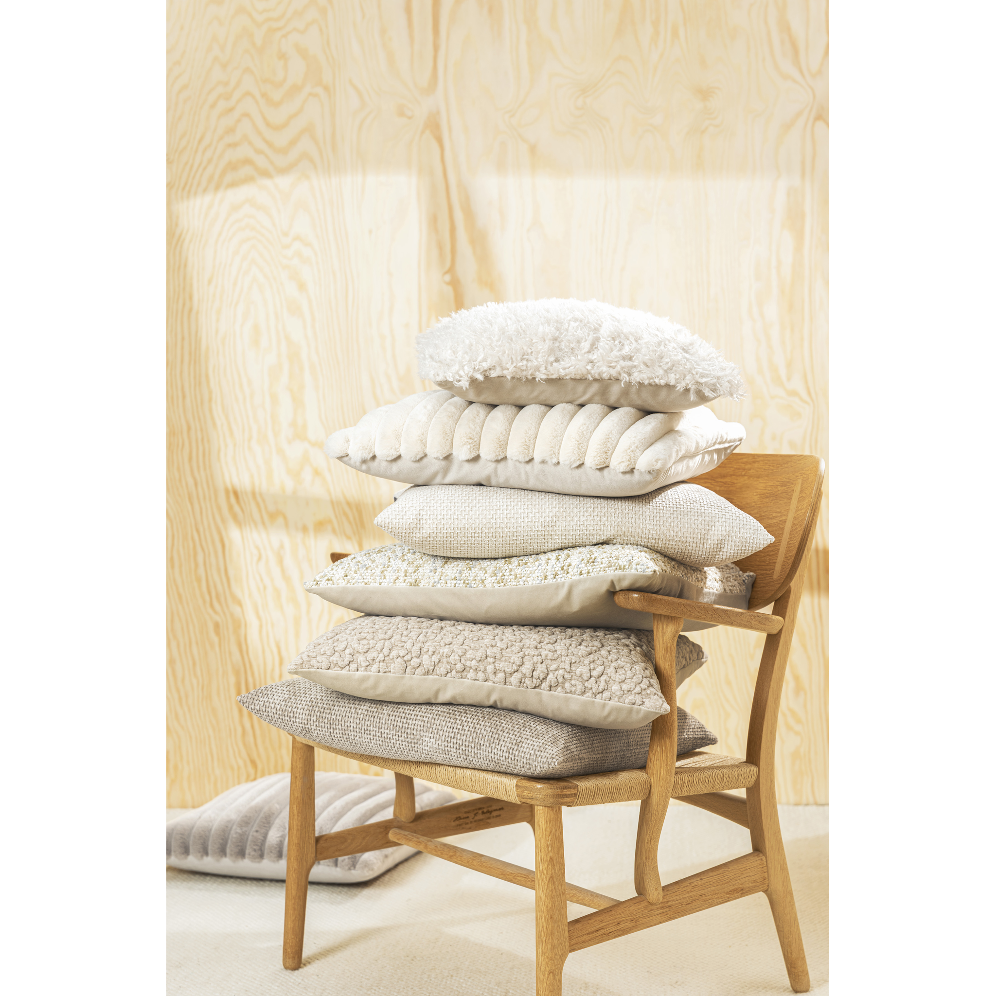 Coussin Raya 45x45 naturel avec rembourrage de qualité supérieure