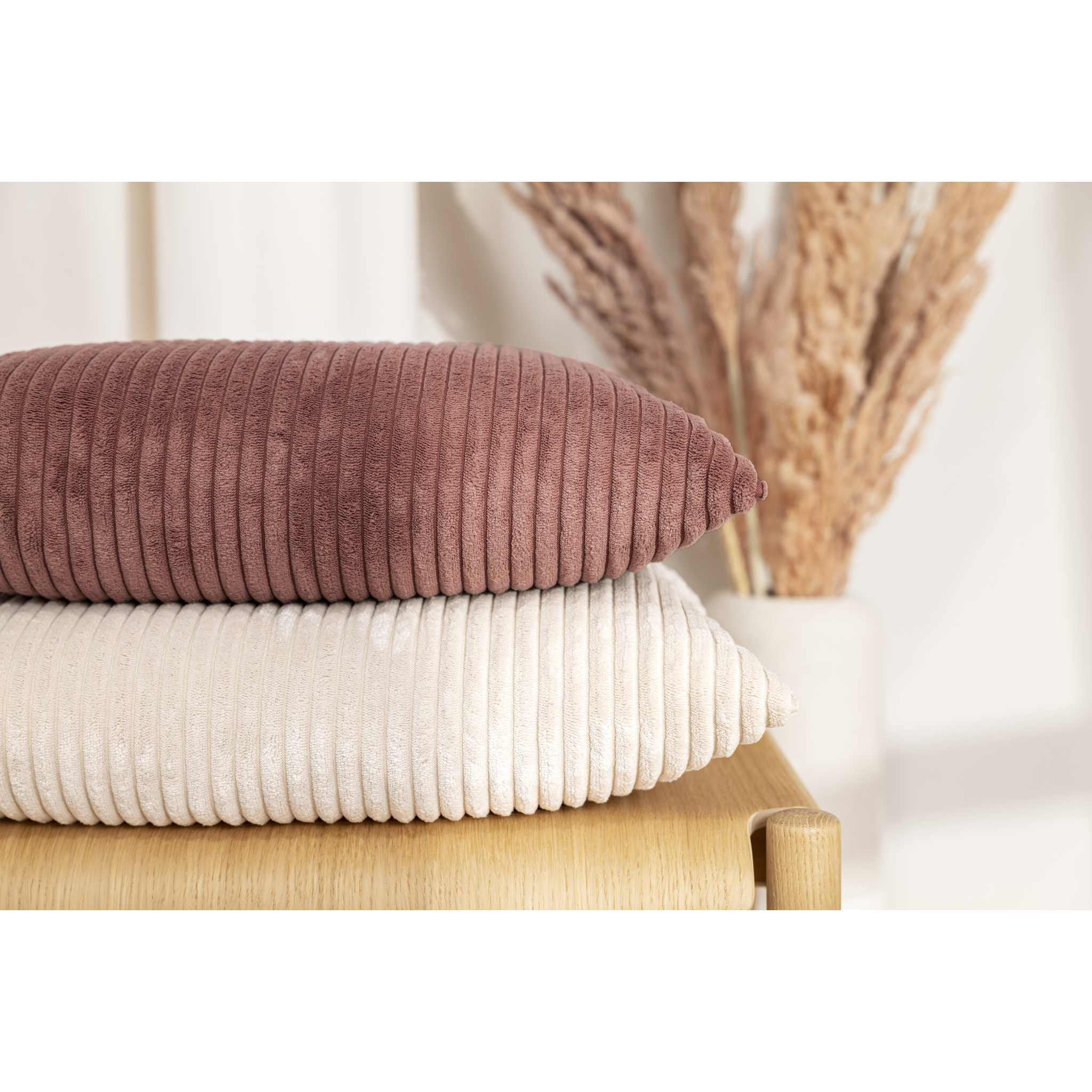 Coussin Shara 60x60, velours côtelé peluche ivoire, garnissage de qualité supérieure