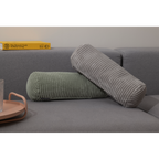 Magma Shara Nackenrollen in Grün und Grau auf grauem Sofa mit grobem Cord-Bezug