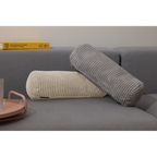 Magma Shara Nackenrolle in Beige und Grau auf grauem Sofa mit Cord-Struktur