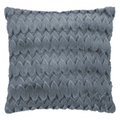 Magma Plush Kissenhülle in Grau mit strukturiertem Schuppenmuster aus weichem Kunstfell, 54x54 cm