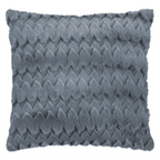Magma Plush Kissenhülle in Grau mit strukturiertem Schuppenmuster aus weichem Kunstfell, 54x54 cm