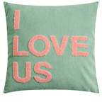 Mintgrünes Cord-Kissen "I Love Us" mit rosa Tufting-Schriftzug von Magma