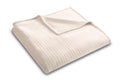 Biederlack Kuscheldecke Feel in Beige, gefaltet mit Rippenstruktur, weiche Fleecedecke für gemütliche Wohnmomente