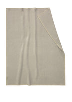 Biederlack Kuscheldecke Feel in Taupe – weiche Wohndecke mit feinen Streifen, aufgeschlagene Ecke