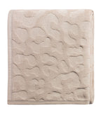 Biederlack Kuscheldecke Feel Leo in Beige mit Leopardenmuster, weiche Fleece-Wohndecke gefaltet