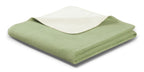 Biederlack Kuscheldecke Doubleface in Mint-Grün und Creme, gefaltet mit Ziernaht-Detail