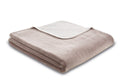 Biederlack Kuscheldecke Soft & Cosy in Woodrose – weiche, gefaltete Wohndecke in zartem Rosa-Beige