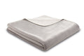 Biederlack Kuscheldecke Soft & Cosy in Grau, gefaltet mit cremefarbenem Fleece-Rücken