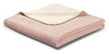 Biederlack Kuscheldecke Doubleface in Rosa und Pergament, weiche Wohndecke gefaltet