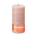 Bolsius Stumpenkerze Rustic in nebeligem Rosa mit marmorierter Oberfläche und rotem Docht, seit 1870