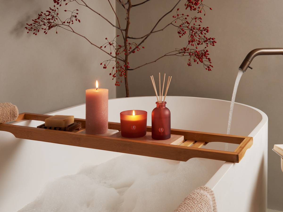 Pot en verre parfumé rempli de 66/83 True Joy Floral Blessings