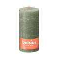 Bolsius Stumpenkerze Rustic in Olivgrün mit rustikaler Marmorierung und rotem Docht, 25% pflanzliches Wachs
