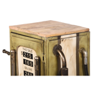 Retro Beistelltisch in Tanksäulen-Design, grünes Metall mit Holzdeckplatte und vintage Zapfsäulen-Display