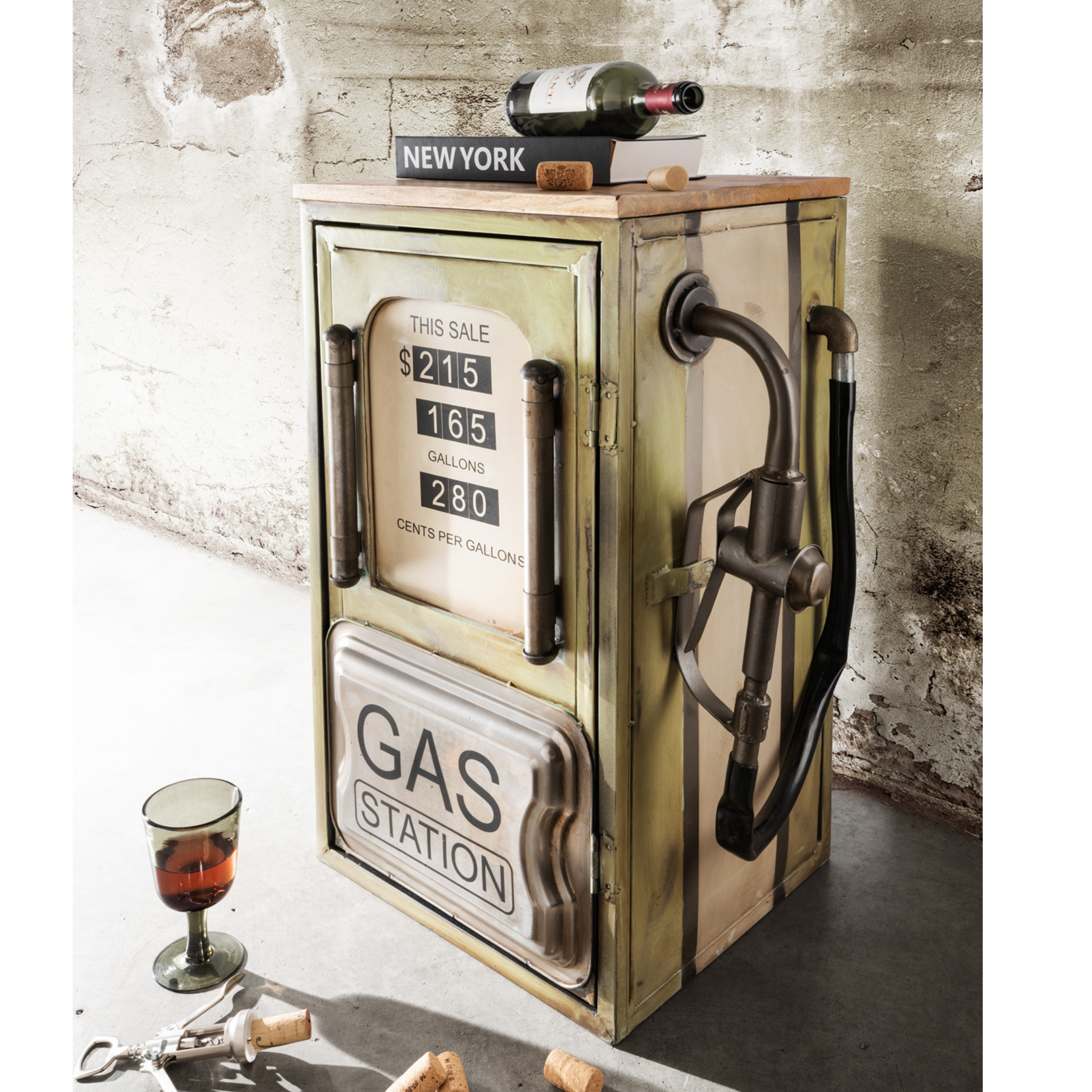 Table d'appoint, pompe à essence