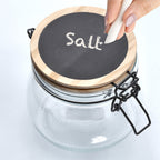 Vorratsglas 500ml aus Glas mit Kiefernholzdeckel und Kreidetafel, beschriftet mit "Salt", mit Bügelverschluss