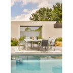 Bizzotto Auszugstisch Kiplin mit 6 Stühlen auf Terrasse am Pool, modernes Outdoor-Esszimmer-Set in Grau