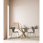 Bizzotto Stuhl Tessa in Grün mit Glasrundtisch und Holzgestell in modernem Esszimmer