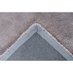 Lalee Velvet Teppich in Grau – Detailansicht der Unterseite mit Textur und Kantenverarbeitung