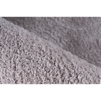 Lalee Velvet Teppich in Grau – Nahaufnahme der weichen, flauschigen Textur und hochwertigen Florqualität