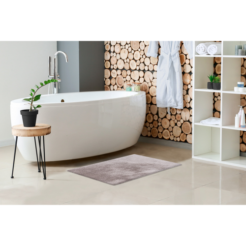 Lalee Heaven Badezimmerteppich in Grau-Beige vor freistehender Badewanne in modernem Spa-Badezimmer