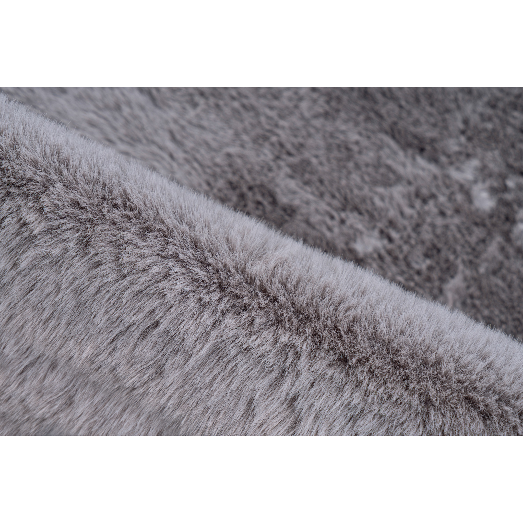 Fausse fourrure grise douillette