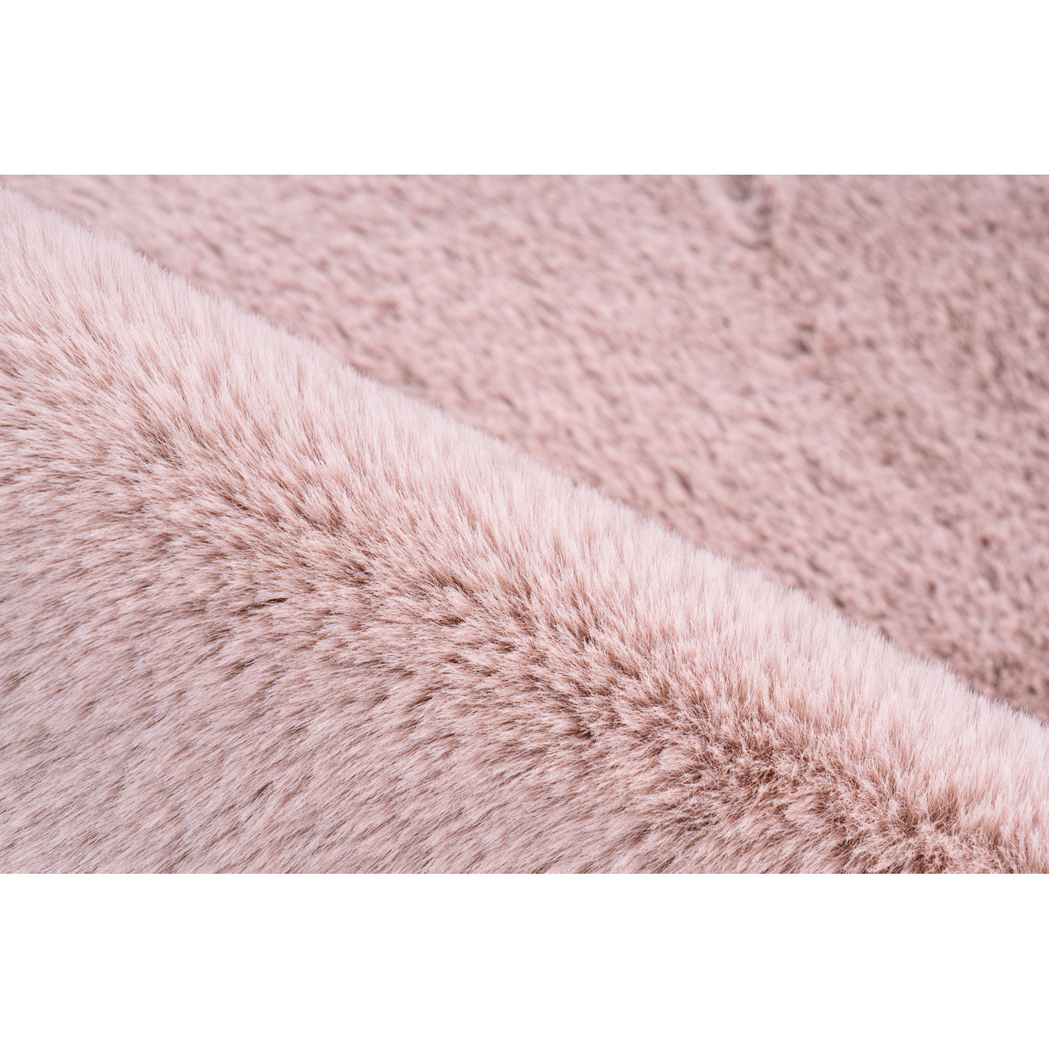 Fourrure synthétique rose poudré douillette