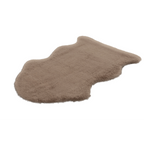 Lalee Cosy Kunstfell Teppich in Taupe – weicher Fellteppich in organischer Form für gemütliches Wohnambiente