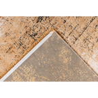 Lalee Elysee Teppich in Gold-Beige mit abstraktem Muster, Rückseite mit Antirutsch-Unterseite sichtbar