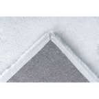 Lalee Heaven Teppich in Weiss – Nahaufnahme der Unterseite mit grauem Rücken und flauschigem Flor