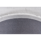 Runder Lalee Heaven Teppich in Weiss, Detailansicht der Unterseite mit grauem Textilrücken und flauschigem Flor