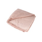 Lalee Heaven Kuscheldecke in zartem Rosa, weich gefaltet mit flauschiger Sherpa-Textur
