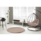 Runder Hochflor-Teppich in Beige-Rosa von Lalee Heaven in modernem Wohnzimmer mit Hängesessel