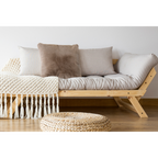 Lalee Heaven Dekokissen in Beige und Braun auf Holzsofa mit Wolldecke und Rattan-Hocker