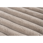 Lalee Plush Decke mit diagonalen Streifen in Beige und Taupe, weiche flauschige Textur, Nahaufnahme