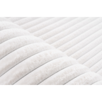 Weißer Hochflor-Teppich Lalee Plush mit weichem Rippenstruktur-Muster in Nahaufnahme