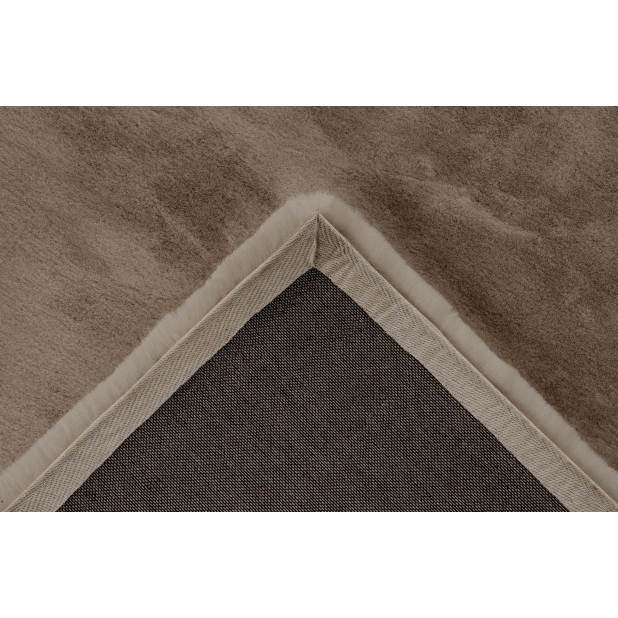 Tapis doux couleur taupe