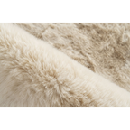 Lalee Heaven Shape Teppich Beige – Detailaufnahme des weichen, flauschigen Hochflors in Creme- und Sandtönen