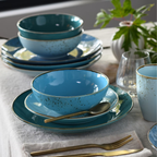 Creatable Kombiservice Nature Aqua 16-teilig in Blau-Türkis mit Goldrand auf gedecktem Tisch