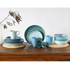 Creatable Kombiservice Nature Aqua 16-teilig in Blau-Türkis mit Tellern, Tassen und Schüsseln auf Holztisch