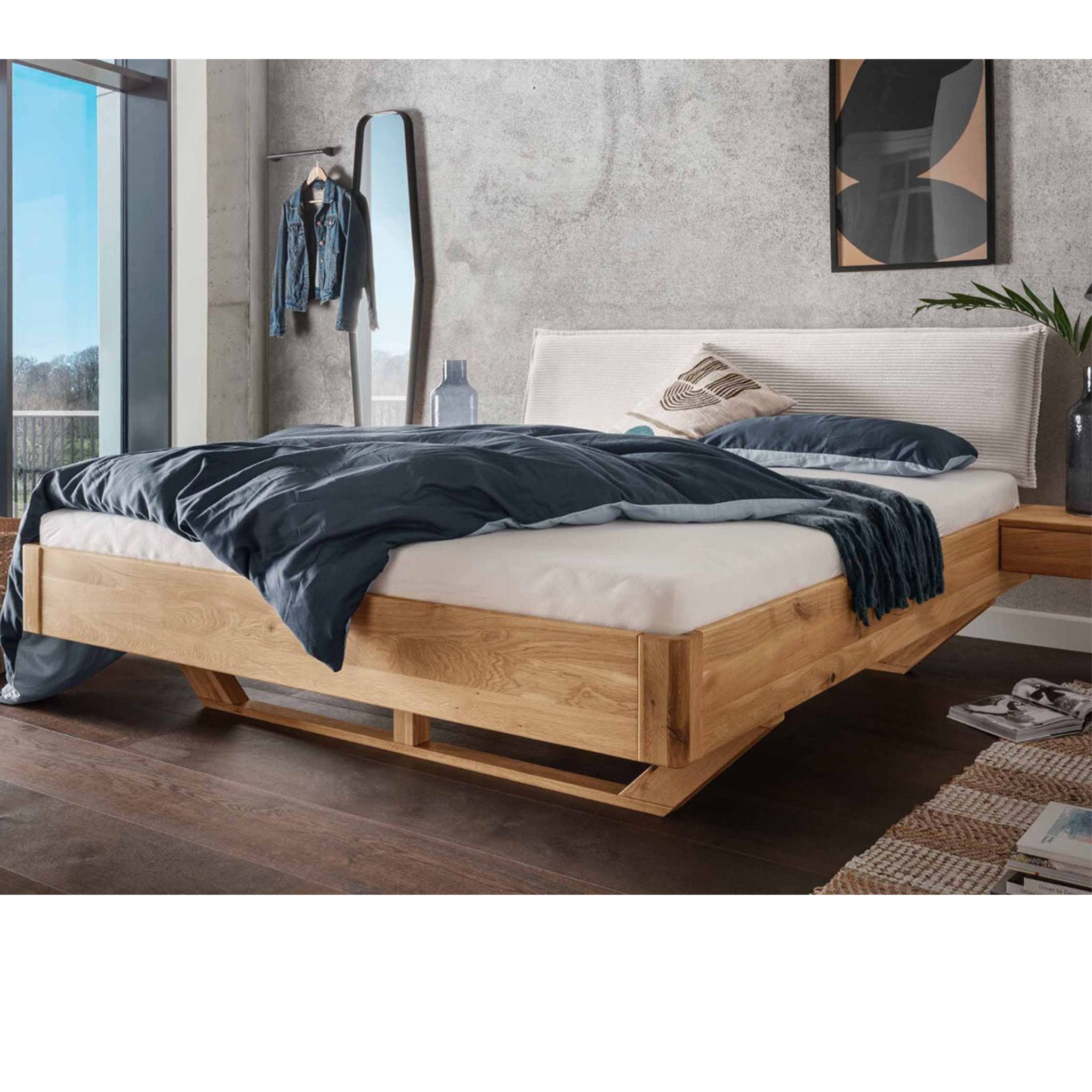 Lit à poutres massives avec tête de lit en velours côtelé