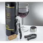 Cilio Weinset Piemonte 3-teilig mit Korkenzieher, Tropfring und Flaschenöffner neben Rotweinflasche und Weinglas