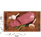 Kuchenprofi Hackblock Eiche Stirnholz mit rohem Fleisch, Spargel, Knoblauch und Kräutern von oben