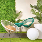 Bizzotto Parker Spaghetti Beistelltisch mit Acapulco Stühlen in modernem Gartenzimmer mit Kunstpflanzen
